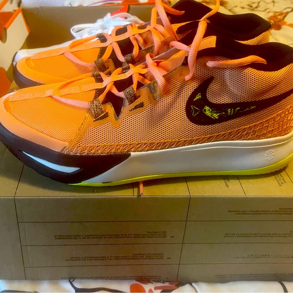 Brand new Nike shoes orong 10.5 size